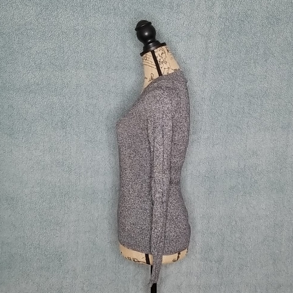 Express Sweater - Picture 2 of 8